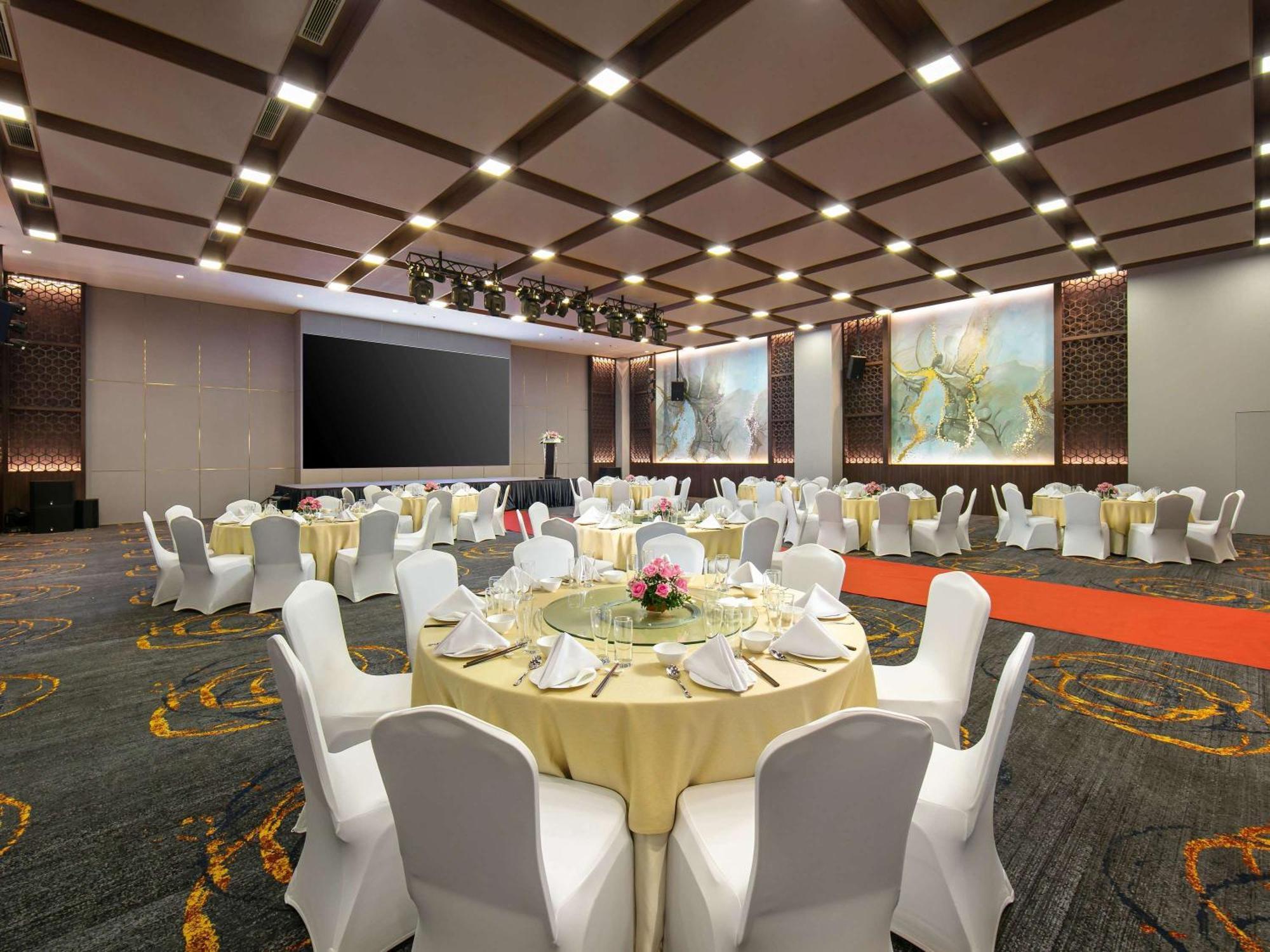 Moevenpick Living West Hanoi Exteriör bild